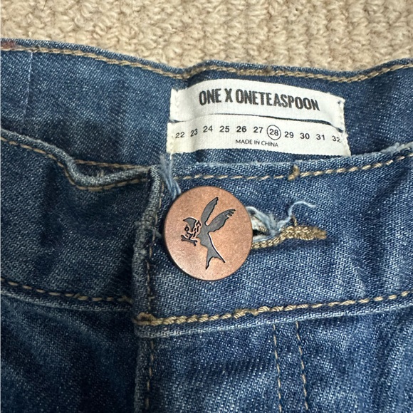 One by one teaspoon Hawks relaxed fit high rise twisted cuff hem size 28 shorts - Picture 6 of 7